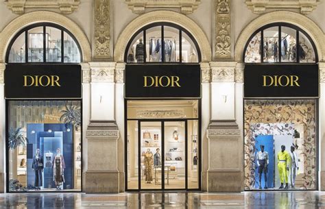 apertura a milano dior boutique|dior boutique milano.